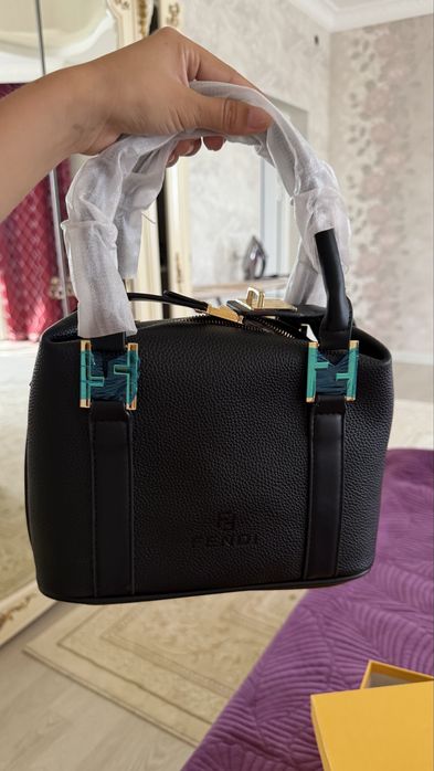Сумка продаю fendi