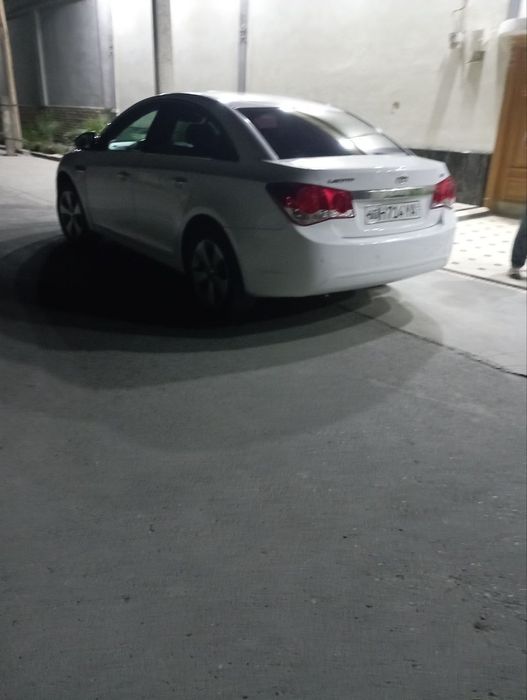 Lacetti cruze  sotiladi