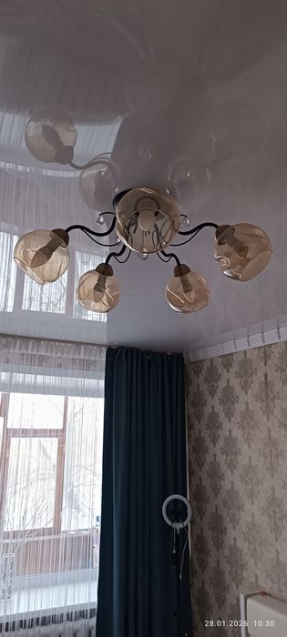 Продам люстру,лампочки останутся