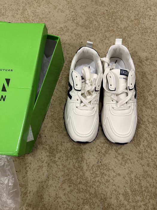 Кросовки женские