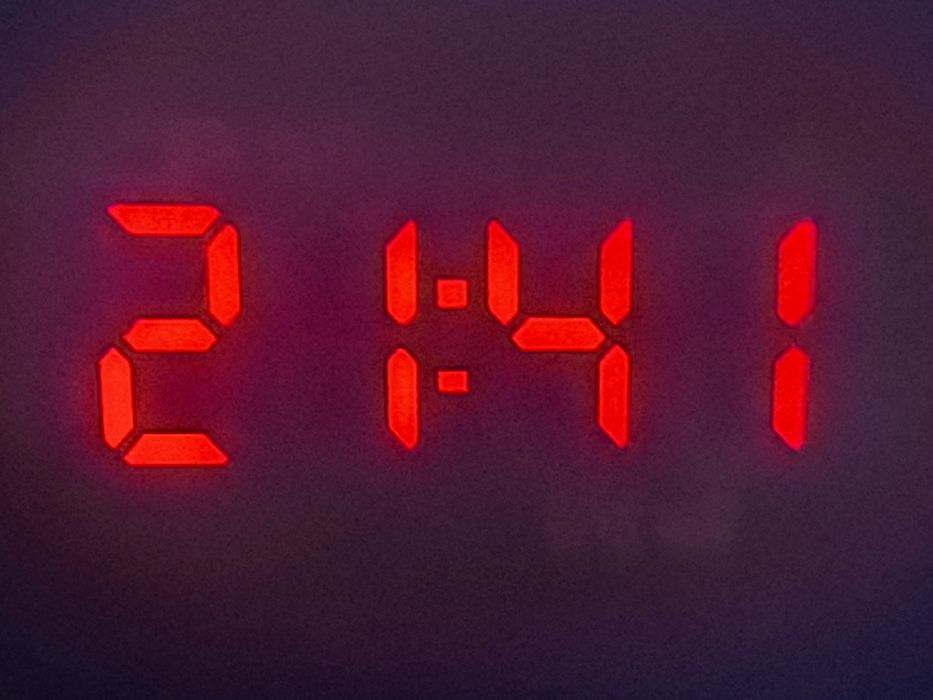 Ceas cu radio FM, proiecție pe tavan, temperatura, umiditate, oglinda
