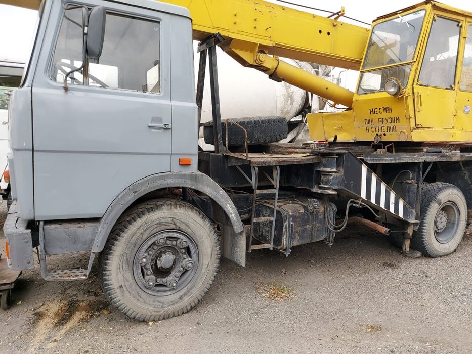 Кран на базе кузова Маз