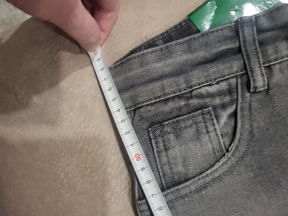 Джинсы новые с этикеткой.