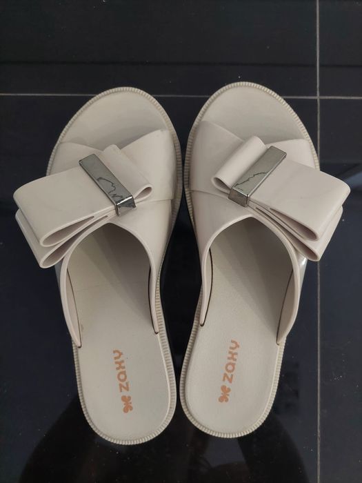 Маркови чехли и сандали на разпродажба