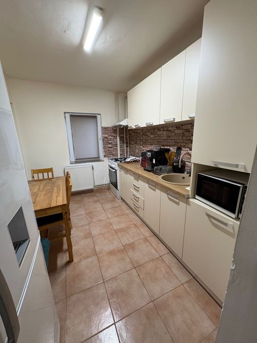 Vând apartament spațios de 107 mp, semidecomandat, Micalaca zona 500.