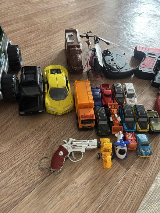 Продам   машинки