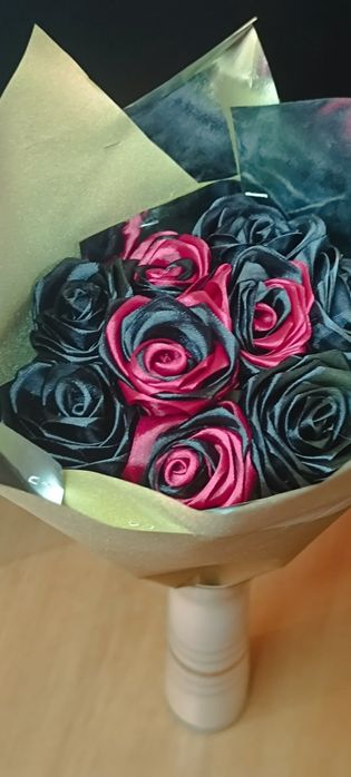 Розы из ленты ручной работы