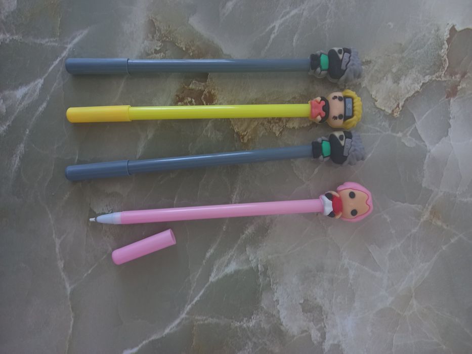 Пеналы, ручка, тетради