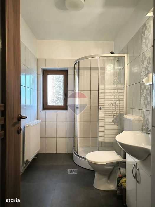 Casă / Vilă cu 4 camere de vânzare în zona Sud-Vest