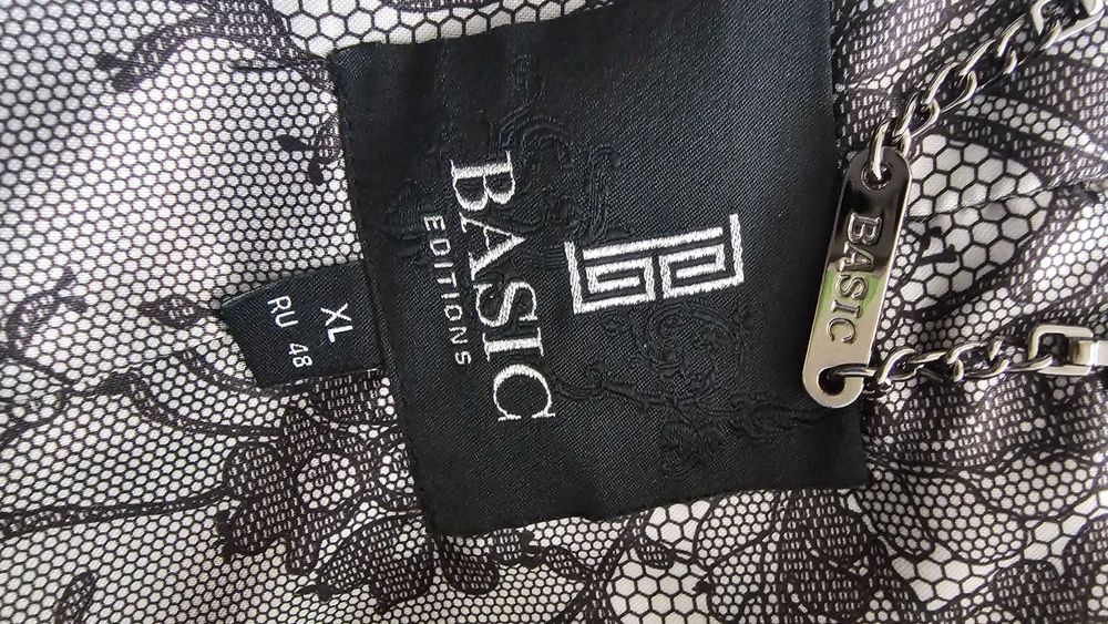 Продавам дамско яке от пух с естествен косъм на качулката