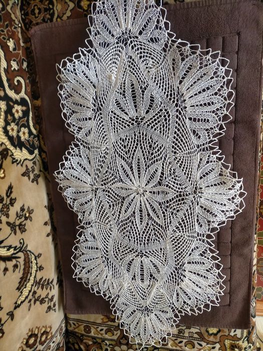 Продам текстиль кружевные скатерти