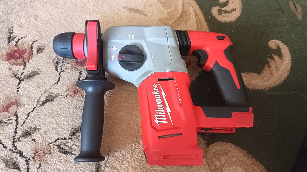 Продам перфоратор Milwaukee