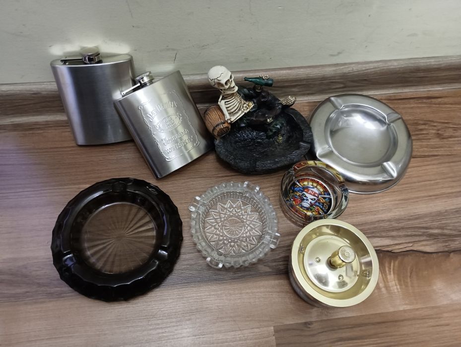 Пепелници и манерки