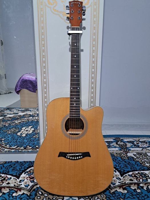 Продаю гитару новая!