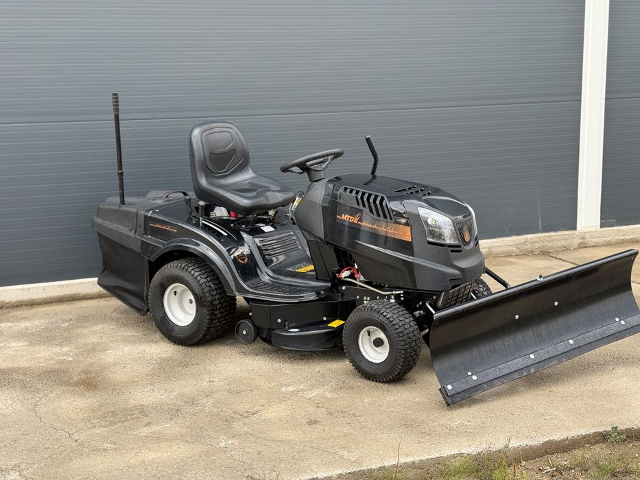 Tractor MTD BalckEdition 15 CP AniversaryEdition 60 ani 2020 cu lama de zăpadă și lanțuri