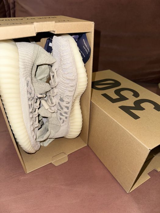 Vand adidasi Adidas Yeezy 350 V2  marimea 38 - NOI -in cutie