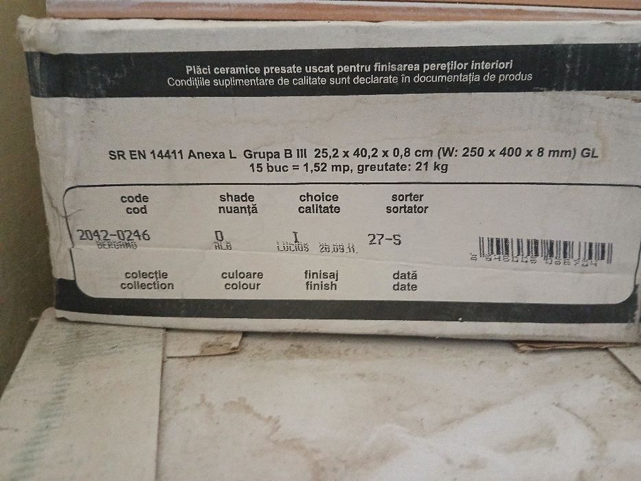 Faianță albă- 15m pătrați + decor