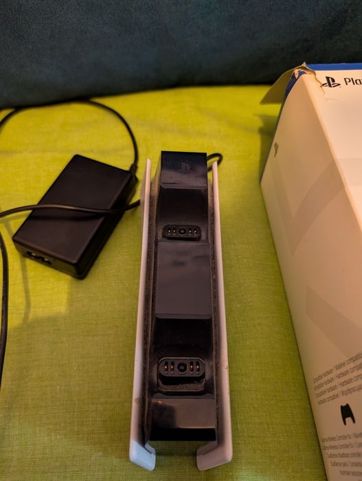 Dual sense charging STATION Ps5 оригинално зарядно.