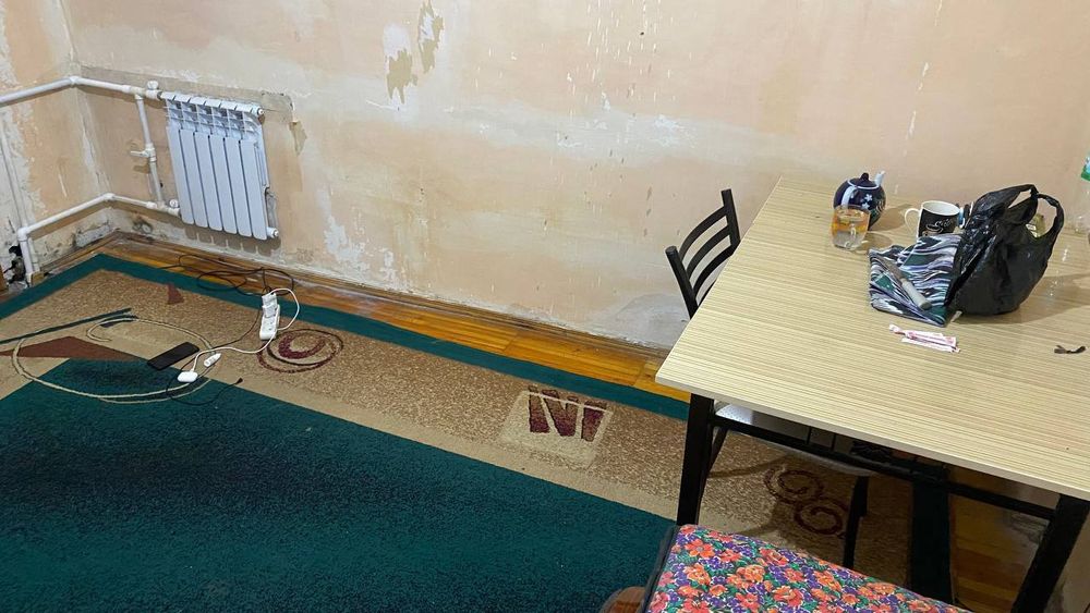 Юнусобод 2 кварталда квартира бор. Универсамда. Метрога якин. Студ.