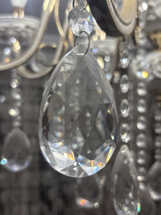 Люстра в хорошем состоянии