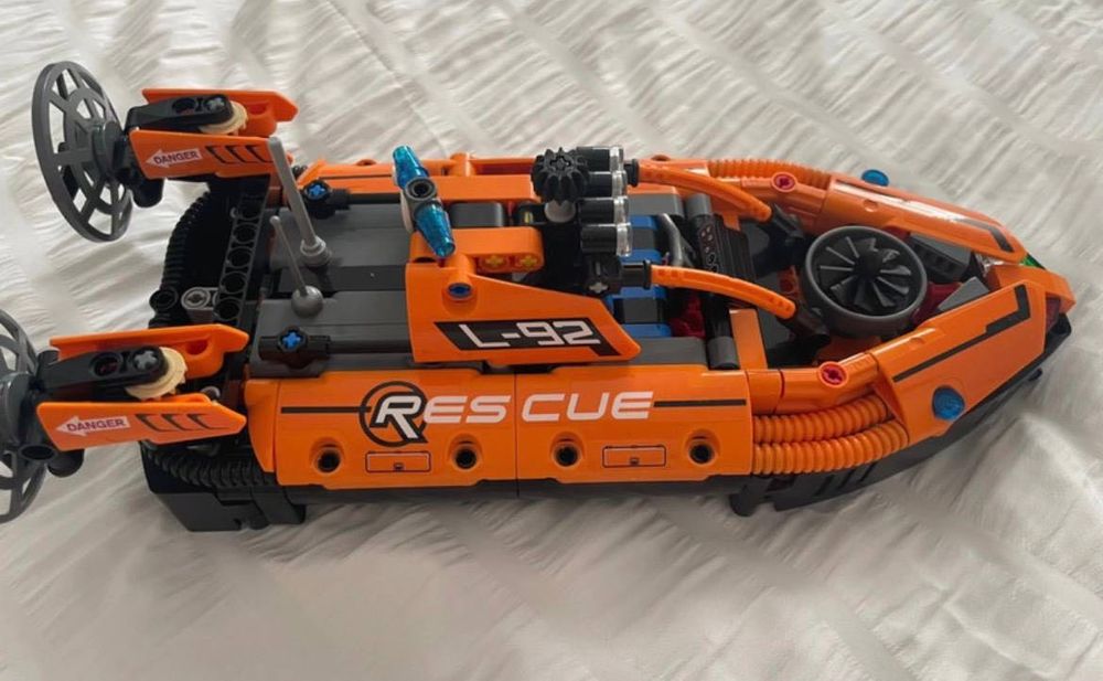 LEGO Technic 42120 hovercraft