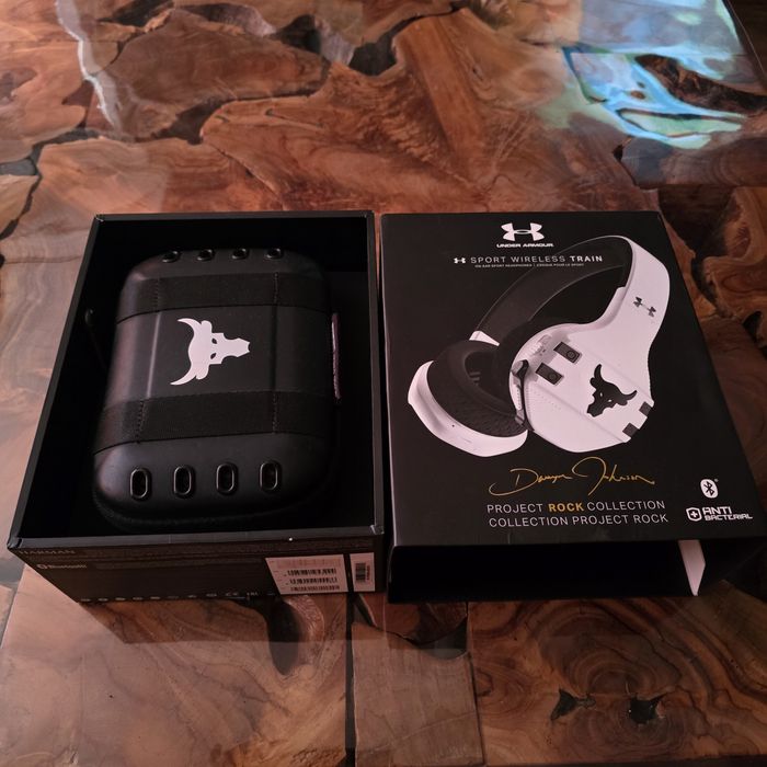 Безжични слушалки The Rock Under Armour