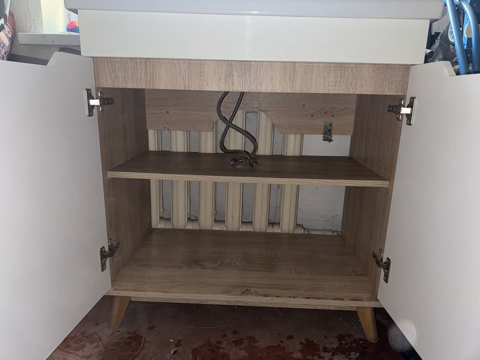 Раковина с полками