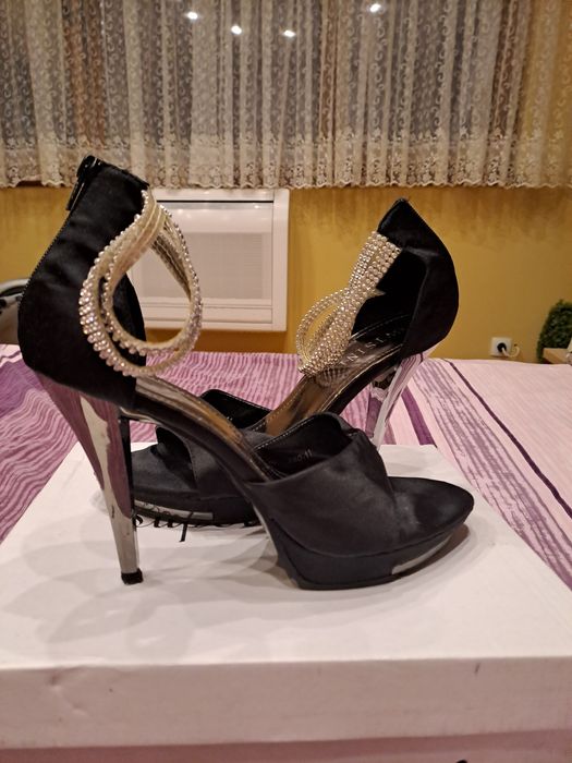 Дамски обувки с ток