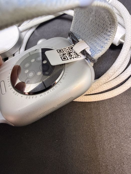 Apple Watch Series 10 GPS 49mm – Отлично състояние + зарядно