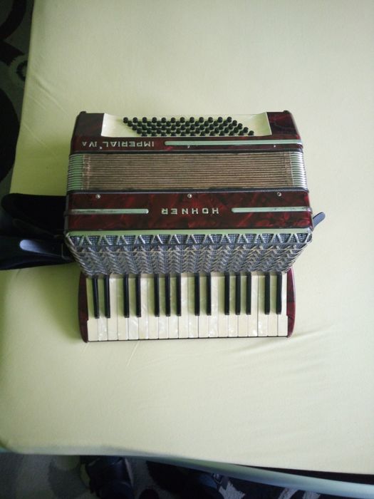 Vând acordeon Hohner Imperial 4