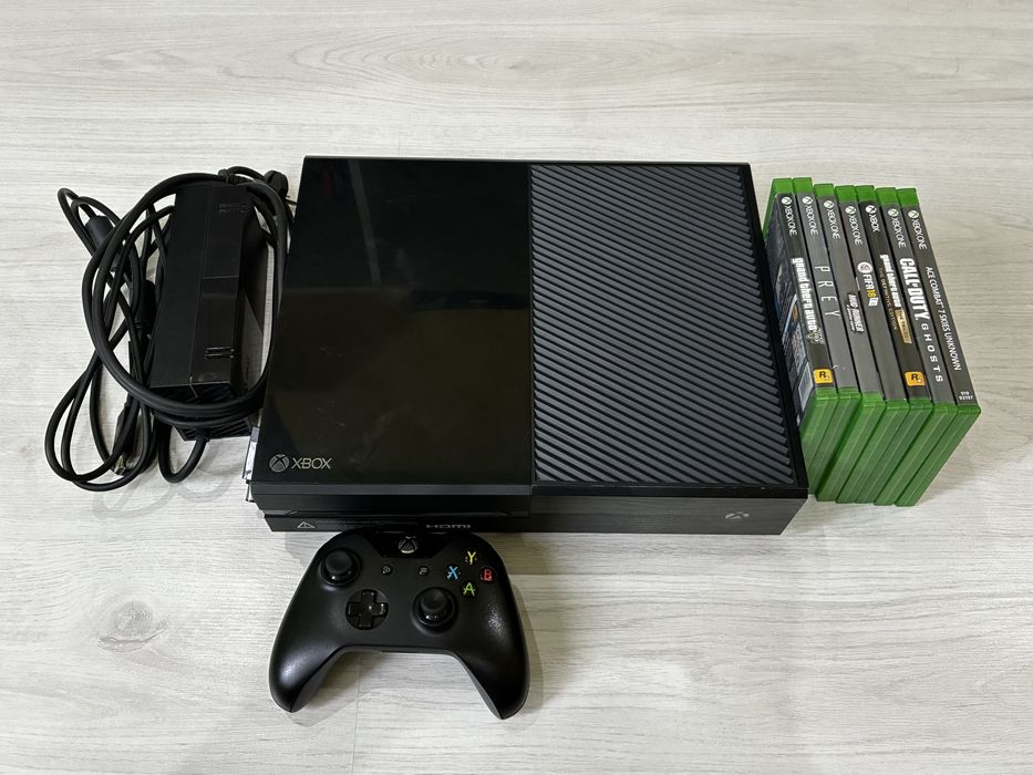 Xbox One 500GB + джойстик + 7 игри | Отлично състояние