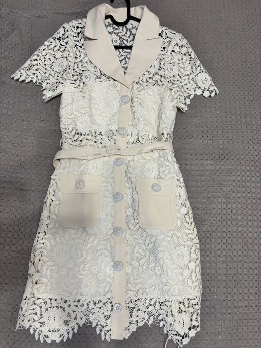 Чисто нова дантелена рокля