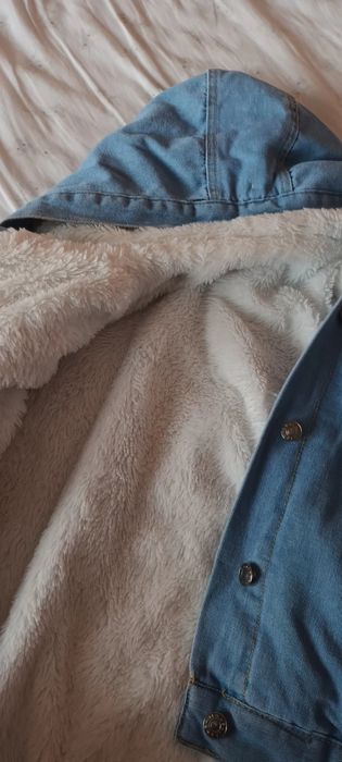 Geaca de blugi superba  imblanita cu gluga marimea xl format oversize