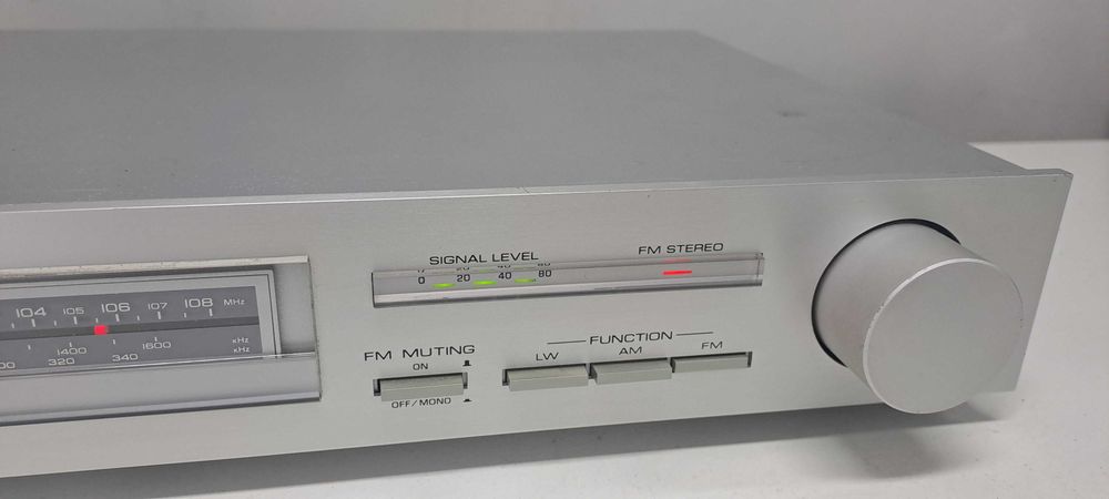 Yamaha T-300 Made in Japan Argintiu Tuner Stereo pt Amplificator