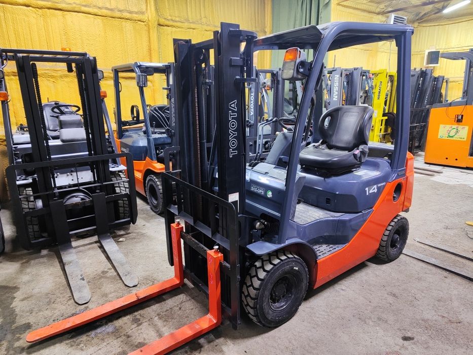 Продам вилочный погрузчик. Кара