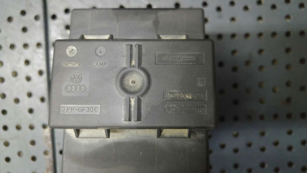 Cutie sigurante vw touran 1t 1k0937311b