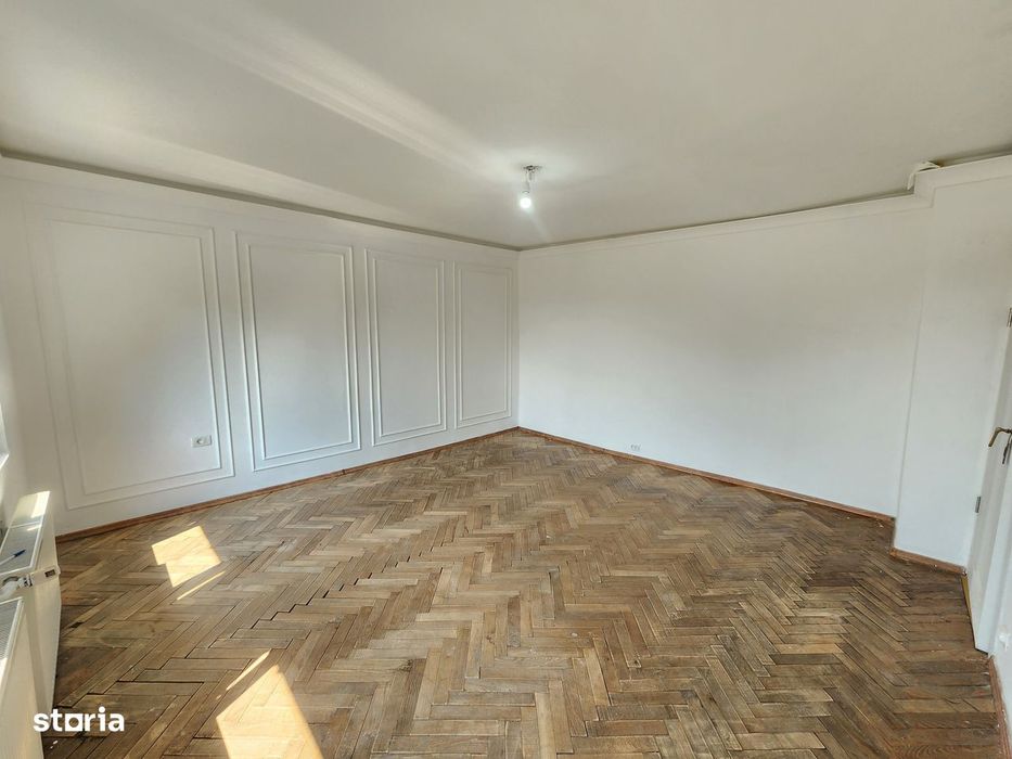 Vand apartament  2 camere decomandat zona Lunei 56mp
