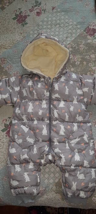 Продам красивый детский комбинезон 3-9мес.