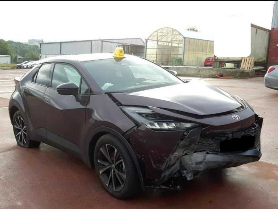 TOYOTA C-HR HYBRID Хибрид Само на части! 2022-2025