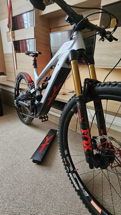 Bicicleta electrica YT Decoy full carbon