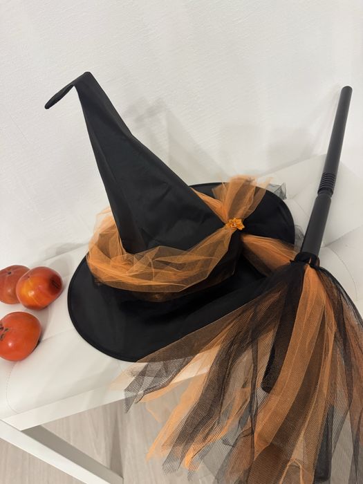 Шляпа Ведьмы и метла для Halloween