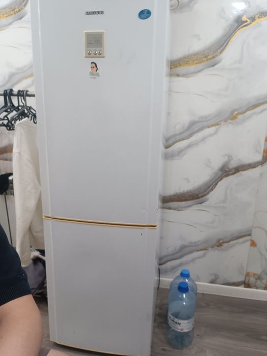 Холодильник Samsung