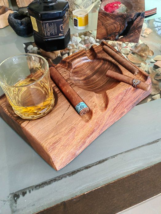 Арт пепелник за пури с място за чаша