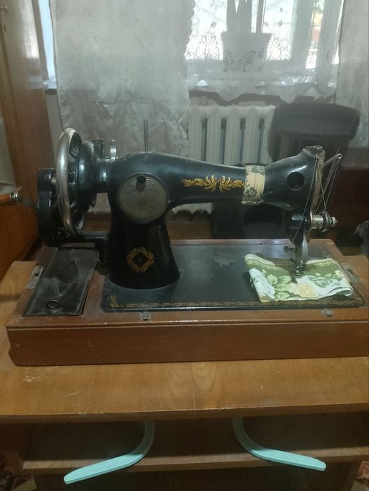 Продаю швейную машину Подольск антикварная