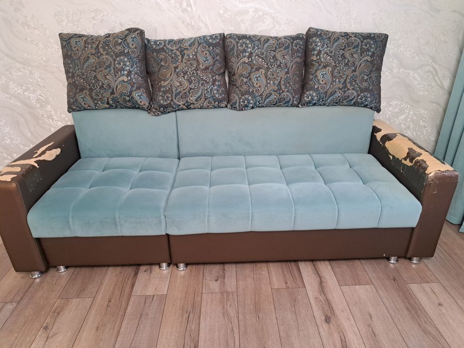 Продам два дивана