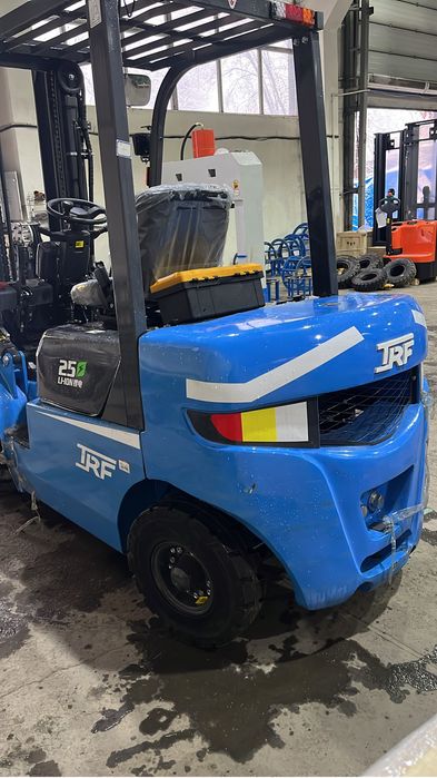 Вилочный погрузчик (кара)