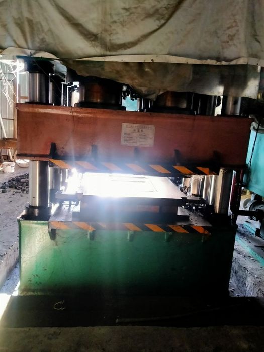 Пресс 2400 тонна