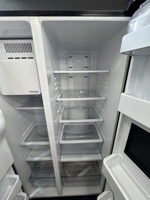 Хладилник с фризep двукрилен samsung като нов!