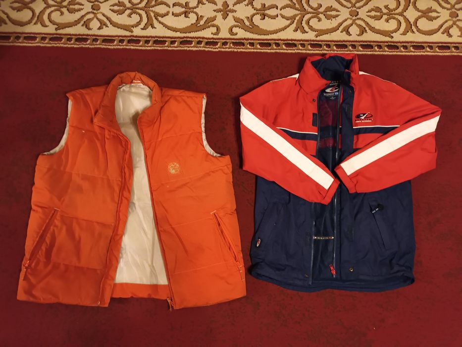 Blugi, haine, bluze, paltoni.