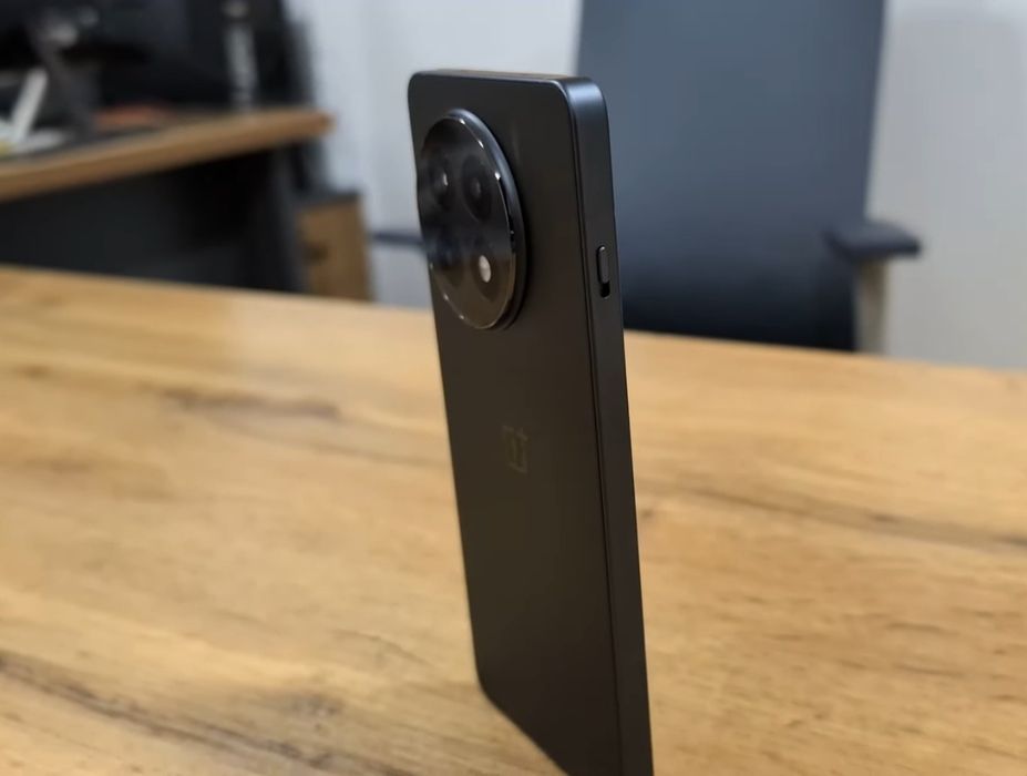 Oneplus ace 5.  12/256GB